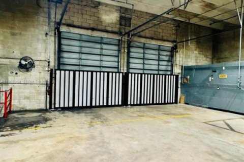 Commercial property in Medley, Florida № 1989709 - photo 18