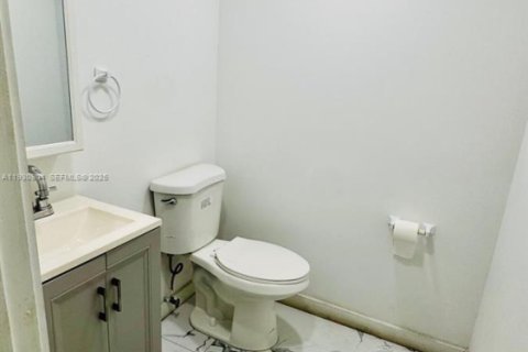 Commercial property in Medley, Florida № 1989709 - photo 22