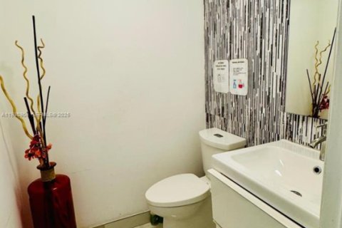 Commercial property in Medley, Florida № 1989709 - photo 24