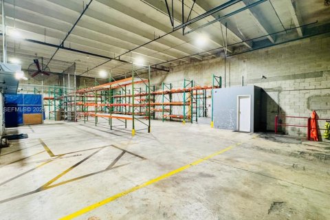 Commercial property in Medley, Florida № 1989709 - photo 8