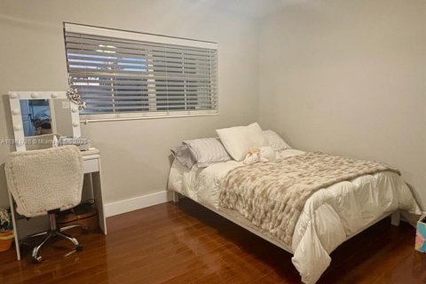 Condominio en venta en Pinecrest, Florida, 2 dormitorios, 83.61 m2 № 1893341 - foto 3