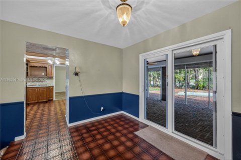 House in Plantation, Florida 5 bedrooms, 350.15 sq.m. № 2030953 - photo 14