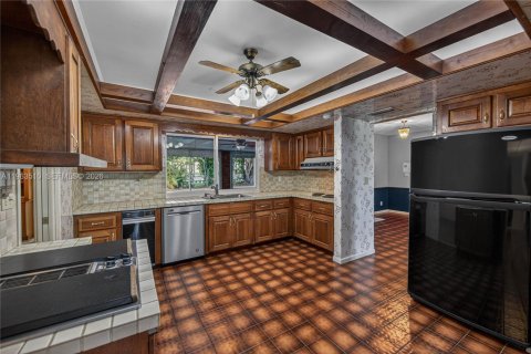 House in Plantation, Florida 5 bedrooms, 350.15 sq.m. № 2030953 - photo 20