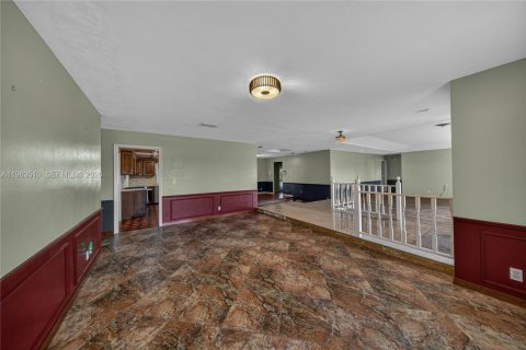 House in Plantation, Florida 5 bedrooms, 350.15 sq.m. № 2030953 - photo 8