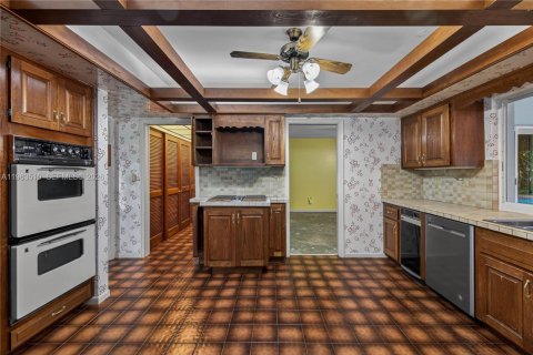 House in Plantation, Florida 5 bedrooms, 350.15 sq.m. № 2030953 - photo 15