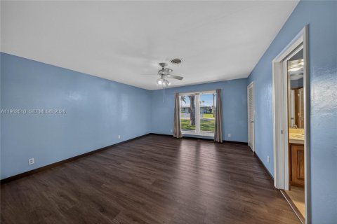 House in Plantation, Florida 5 bedrooms, 350.15 sq.m. № 2030953 - photo 23