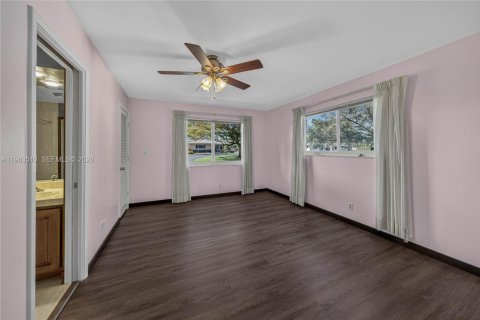 House in Plantation, Florida 5 bedrooms, 350.15 sq.m. № 2030953 - photo 28