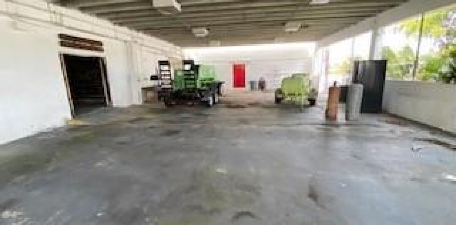 Propiedad comercial en West Park, Florida № 1097823