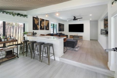 House in Fort Lauderdale, Florida 3 bedrooms, 138.42 sq.m. № 2402427 - photo 4