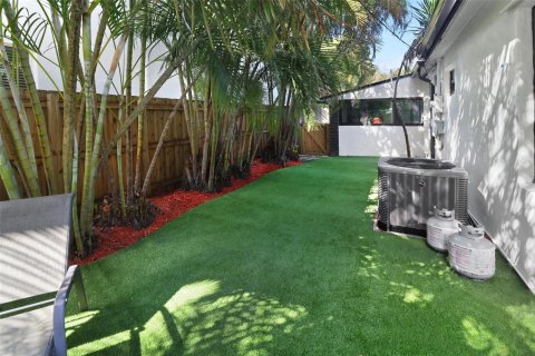 House in Fort Lauderdale, Florida 3 bedrooms, 138.42 sq.m. № 2402427 - photo 28