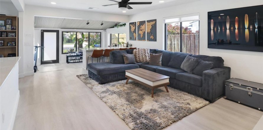 House in Fort Lauderdale, Florida 3 bedrooms, 138.42 sq.m. № 2402427