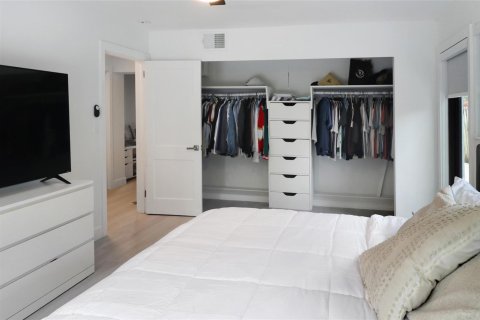 House in Fort Lauderdale, Florida 3 bedrooms, 138.42 sq.m. № 2402427 - photo 16