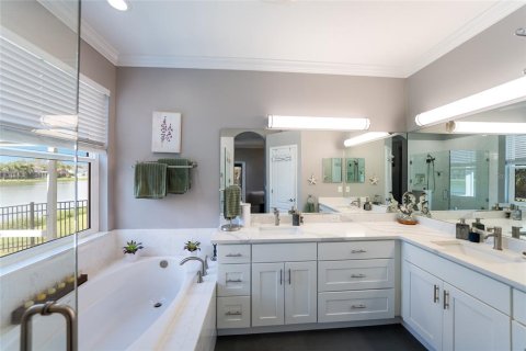 House in Bradenton, Florida 4 bedrooms, 187.01 sq.m. № 2396215 - photo 25