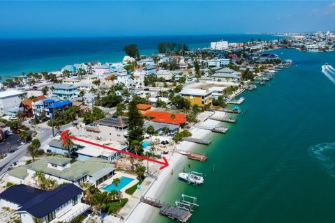 House in Treasure Island, Florida 4 bedrooms, 223.62 sq.m. № 1771779 - photo 6