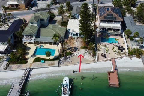 House in Treasure Island, Florida 4 bedrooms, 223.62 sq.m. № 1771779 - photo 3