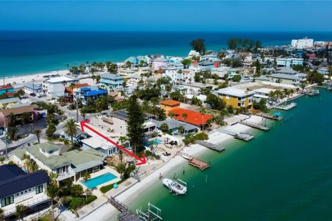 House in Treasure Island, Florida 4 bedrooms, 223.62 sq.m. № 1771779 - photo 5