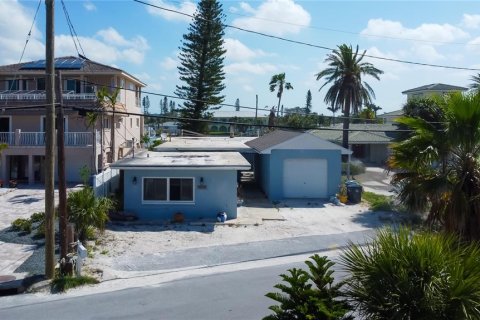 House in Treasure Island, Florida 4 bedrooms, 223.62 sq.m. № 1771779 - photo 2
