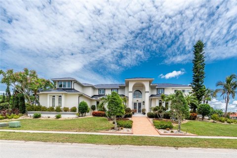 House in Port Charlotte, Florida 6 bedrooms, 529.08 sq.m. № 2094794 - photo 2