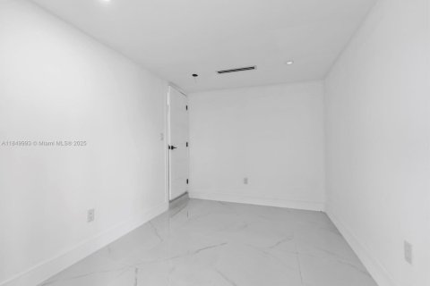 Immobilier commercial à vendre à Fort Lauderdale, Floride: 231.7 m2 № 1892564 - photo 30