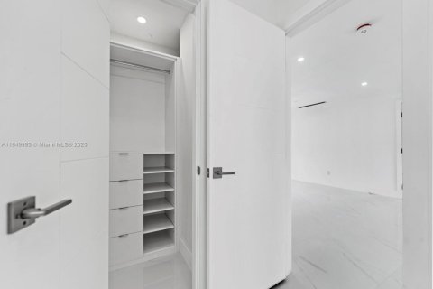 Immobilier commercial à vendre à Fort Lauderdale, Floride: 231.7 m2 № 1892564 - photo 15
