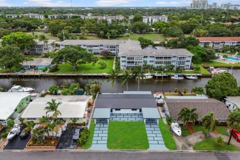 Immobilier commercial à vendre à Fort Lauderdale, Floride: 231.7 m2 № 1892564 - photo 4