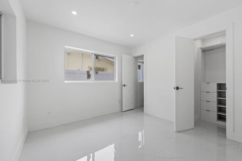 Immobilier commercial à vendre à Fort Lauderdale, Floride: 231.7 m2 № 1892564 - photo 14
