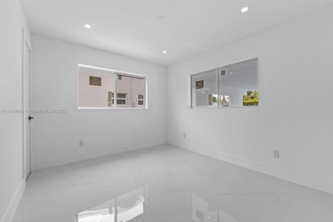 Immobilier commercial à vendre à Fort Lauderdale, Floride: 231.7 m2 № 1892564 - photo 22