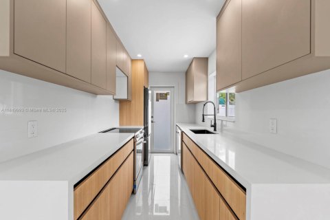Immobilier commercial à vendre à Fort Lauderdale, Floride: 231.7 m2 № 1892564 - photo 24