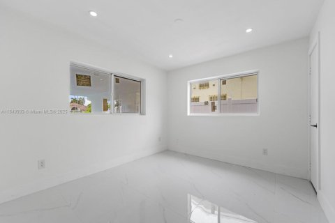 Immobilier commercial à vendre à Fort Lauderdale, Floride: 231.7 m2 № 1892564 - photo 17