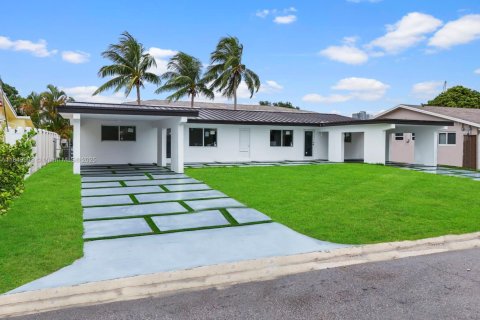 Immobilier commercial à vendre à Fort Lauderdale, Floride: 231.7 m2 № 1892564 - photo 2