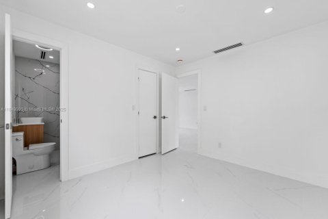 Immobilier commercial à vendre à Fort Lauderdale, Floride: 231.7 m2 № 1892564 - photo 18