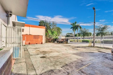 Immobilier commercial à vendre à Miami, Floride № 1940473 - photo 19
