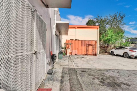 Immobilier commercial à vendre à Miami, Floride № 1940473 - photo 7