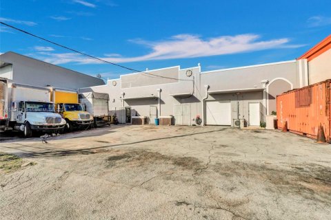 Immobilier commercial à vendre à Miami, Floride № 1940473 - photo 16
