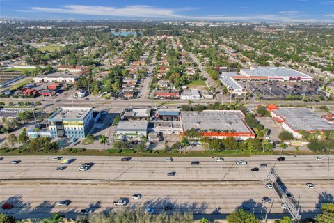 Immobilier commercial à vendre à Miami, Floride № 1940473 - photo 10