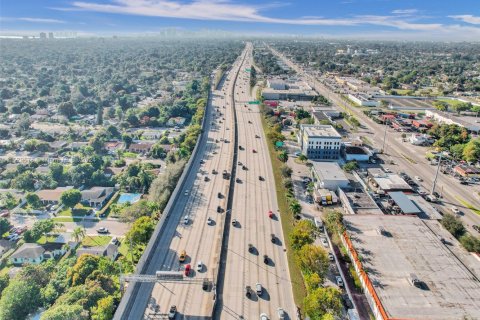 Immobilier commercial à vendre à Miami, Floride № 1940473 - photo 2