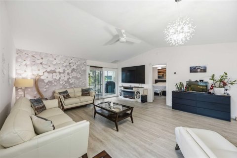 House in Sarasota, Florida 2 bedrooms, 95.13 sq.m. № 2215870 - photo 6
