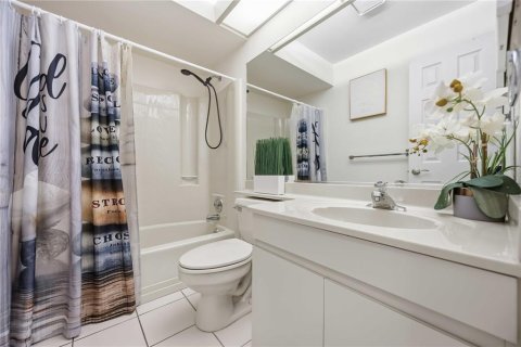 House in Sarasota, Florida 2 bedrooms, 95.13 sq.m. № 2215870 - photo 16
