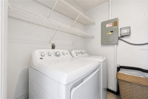 House in Sarasota, Florida 2 bedrooms, 95.13 sq.m. № 2215870 - photo 19
