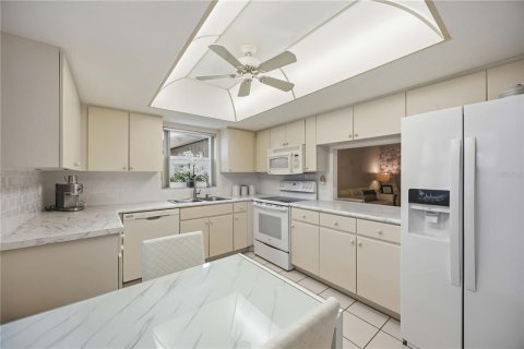 House in Sarasota, Florida 2 bedrooms, 95.13 sq.m. № 2215870 - photo 7