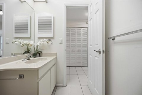 House in Sarasota, Florida 2 bedrooms, 95.13 sq.m. № 2215870 - photo 17