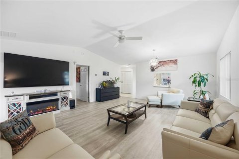 House in Sarasota, Florida 2 bedrooms, 95.13 sq.m. № 2215870 - photo 5
