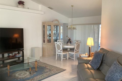 House in Punta Gorda, Florida 3 bedrooms, 214.42 sq.m. № 1563809 - photo 3
