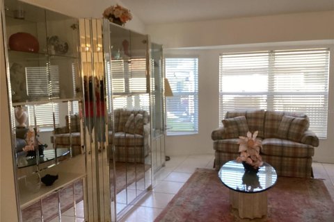 House in Punta Gorda, Florida 3 bedrooms, 214.42 sq.m. № 1563809 - photo 11