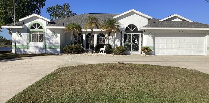 House in Punta Gorda, Florida 3 bedrooms, 214.42 sq.m. № 1563809