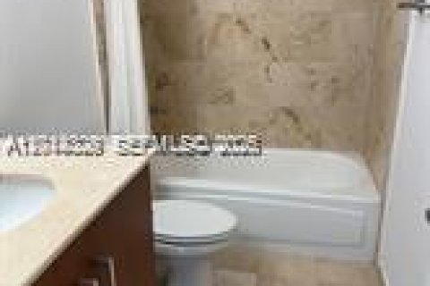 Condominio en alquiler en Bal Harbour, Florida, 2 dormitorios, 98.1 m2 № 2192818 - foto 8