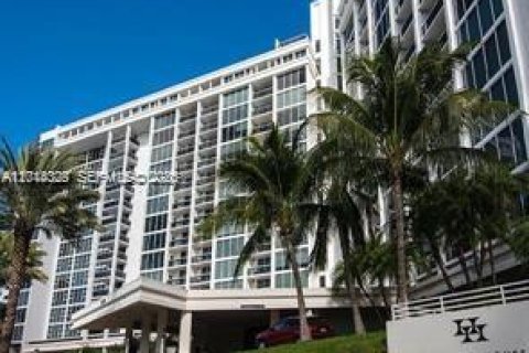 Condominio en Bal Harbour, Florida, 2 dormitorios № 2192818