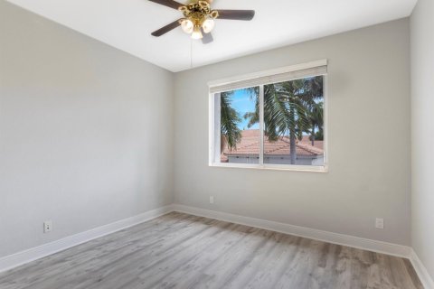 Townhouse in Boynton Beach, Florida 4 bedrooms, 237.64 sq.m. № 2083866 - photo 25