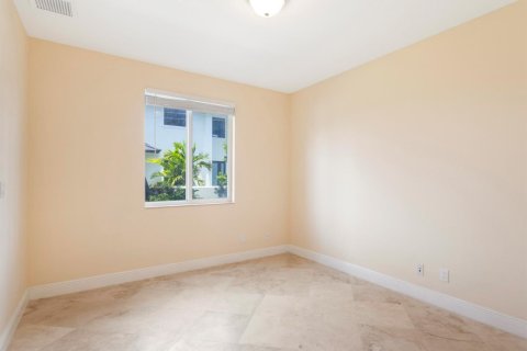 Townhouse in Boynton Beach, Florida 4 bedrooms, 237.64 sq.m. № 2083866 - photo 8