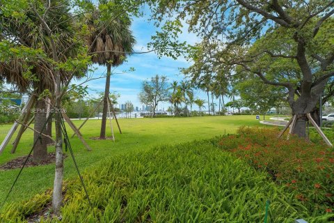 Condo in Miami Beach, Florida, 1 bedroom № 2065737 - photo 23